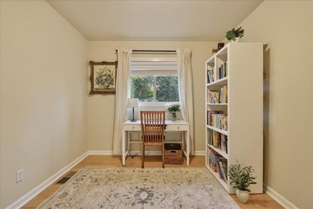 515 Hilltop Dr, Auburn, CA 95603