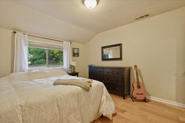 515 Hilltop Dr, Auburn, CA 95603