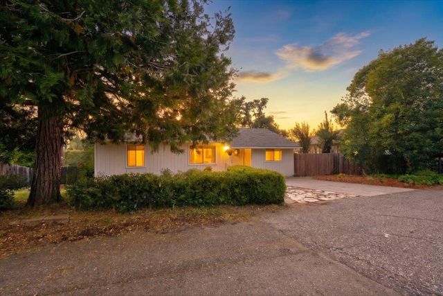 515 Hilltop Dr, Auburn, CA 95603