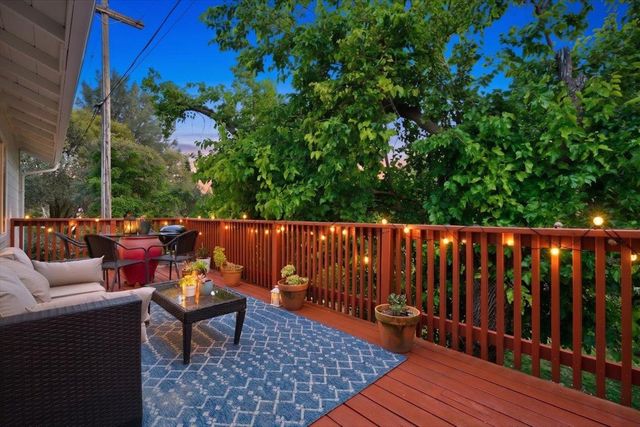 515 Hilltop Dr, Auburn, CA 95603