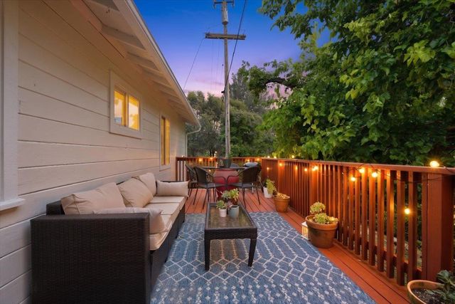 515 Hilltop Dr, Auburn, CA 95603
