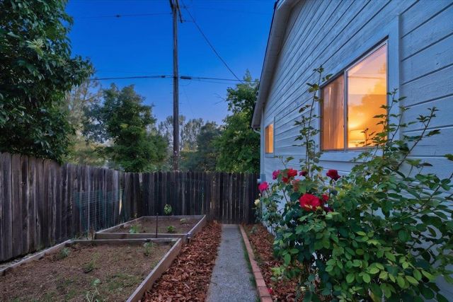 515 Hilltop Dr, Auburn, CA 95603