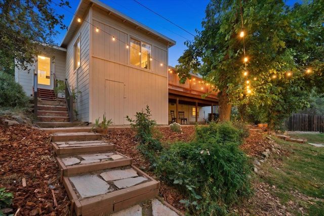 515 Hilltop Dr, Auburn, CA 95603