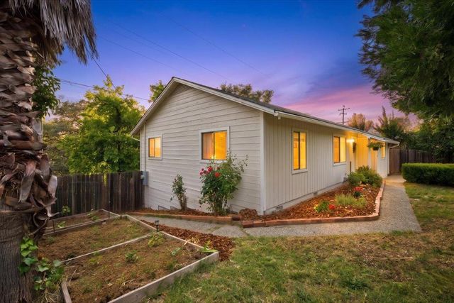 515 Hilltop Dr, Auburn, CA 95603