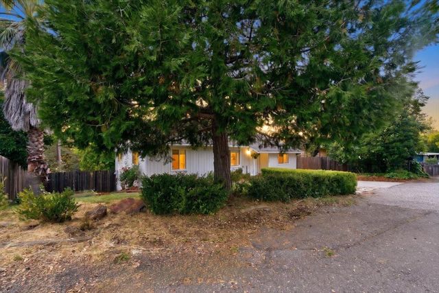 515 Hilltop Dr, Auburn, CA 95603