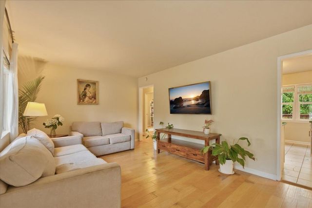 515 Hilltop Dr, Auburn, CA 95603