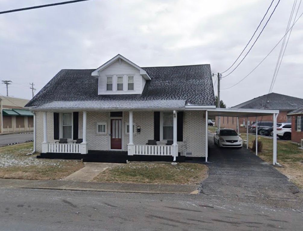 305 College St, Lafayette, TN 37083