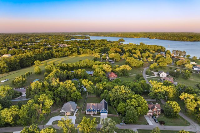 102 Riverwood Dr, Hendersonville, TN 37075