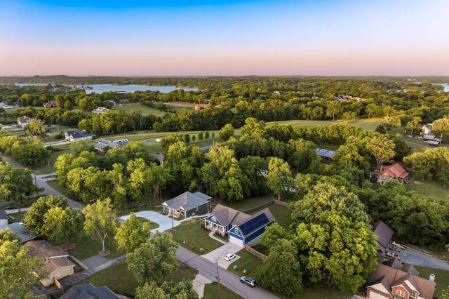 102 Riverwood Dr, Hendersonville, TN 37075