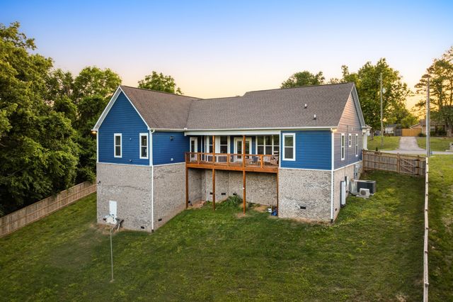 102 Riverwood Dr, Hendersonville, TN 37075