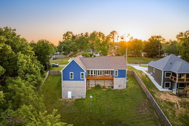 102 Riverwood Dr, Hendersonville, TN 37075