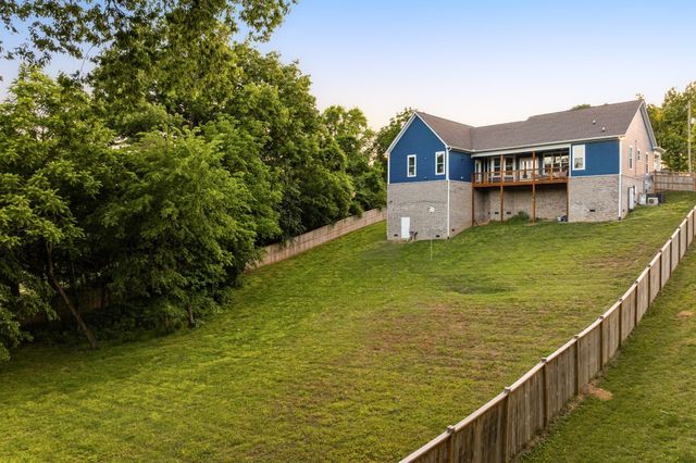 102 Riverwood Dr, Hendersonville, TN 37075