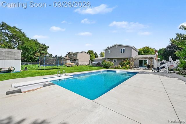 6101 Barker Drive, Waterford, MI 48329