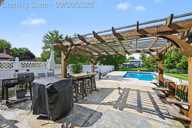 6101 Barker Drive, Waterford, MI 48329