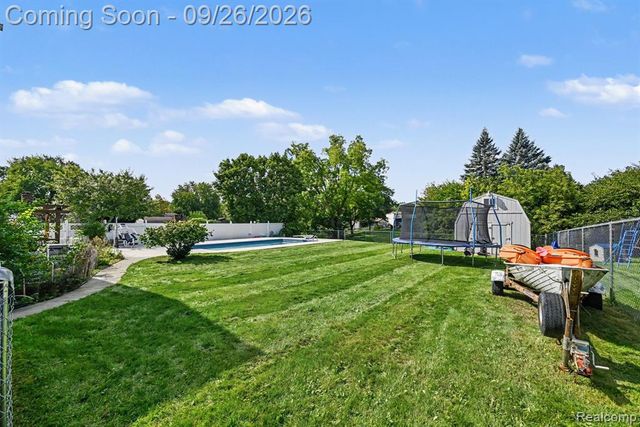 6101 Barker Drive, Waterford, MI 48329