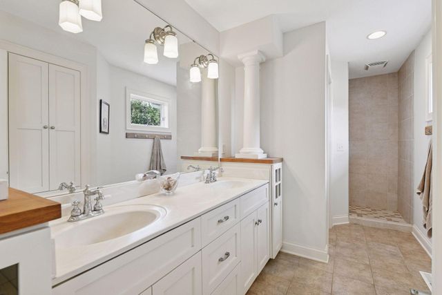 8465 Kelzer Pond Drive, Victoria, MN 55386