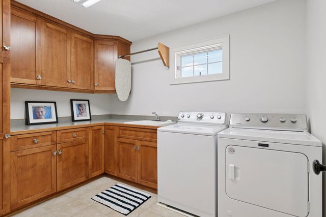 8465 Kelzer Pond Drive, Victoria, MN 55386