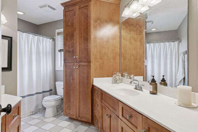 8465 Kelzer Pond Drive, Victoria, MN 55386