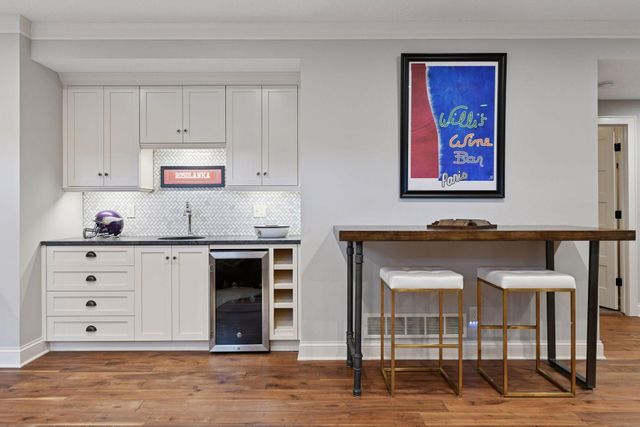 8465 Kelzer Pond Drive, Victoria, MN 55386