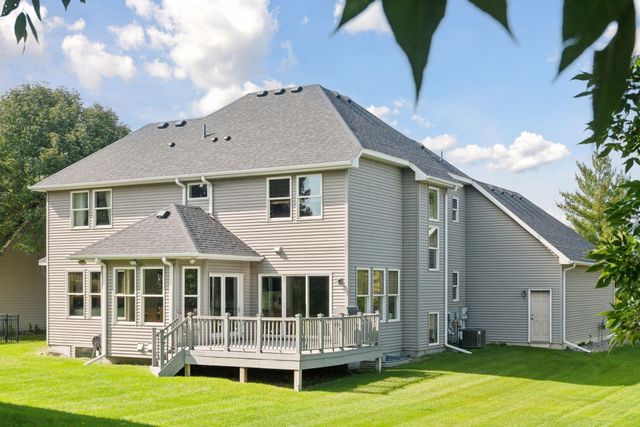 8465 Kelzer Pond Drive, Victoria, MN 55386