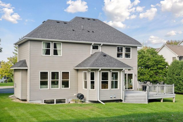 8465 Kelzer Pond Drive, Victoria, MN 55386