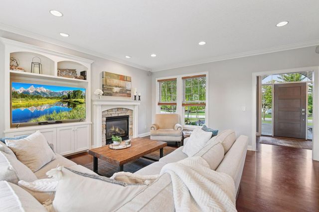 8465 Kelzer Pond Drive, Victoria, MN 55386
