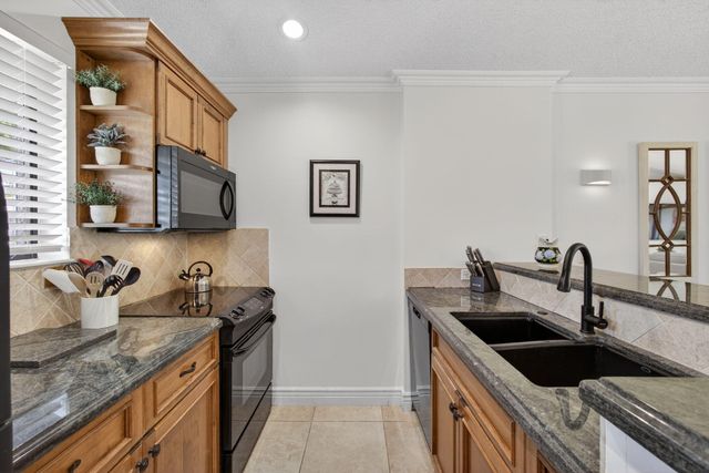 119 Club Drive, Palm Beach Gardens, FL 33418