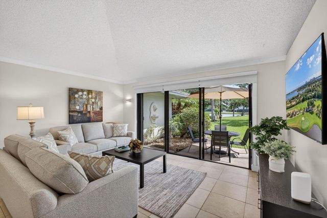119 Club Drive, Palm Beach Gardens, FL 33418