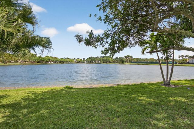 119 Club Drive, Palm Beach Gardens, FL 33418