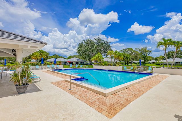 119 Club Drive, Palm Beach Gardens, FL 33418