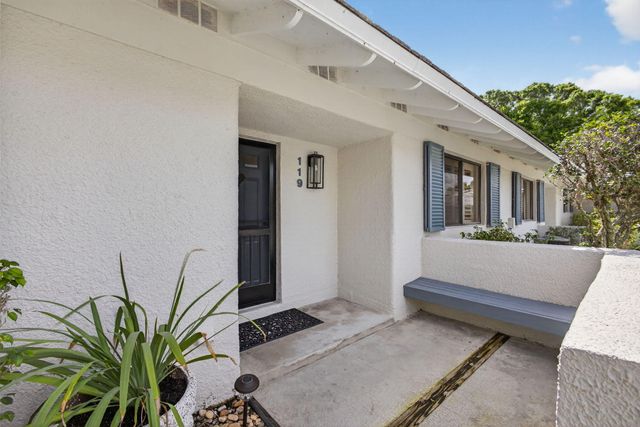 119 Club Drive, Palm Beach Gardens, FL 33418