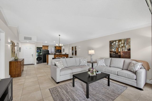 119 Club Drive, Palm Beach Gardens, FL 33418