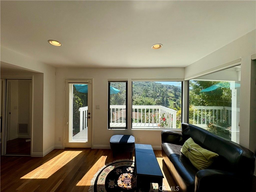 1033 Eastman Way, Laguna Beach, CA 92651