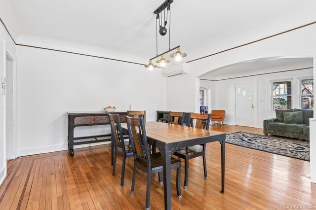 40 Hollywood Court, Rockville Centre, NY 11570