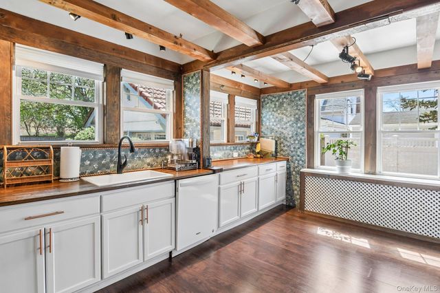 40 Hollywood Court, Rockville Centre, NY 11570