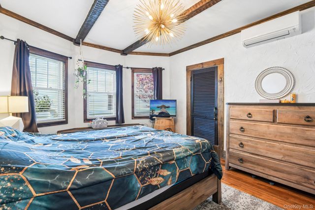 40 Hollywood Court, Rockville Centre, NY 11570