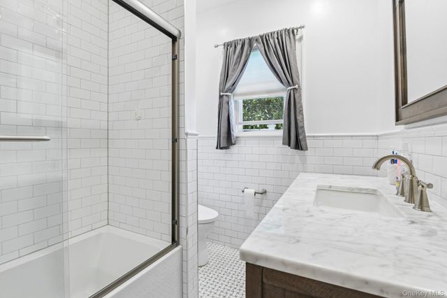 40 Hollywood Court, Rockville Centre, NY 11570