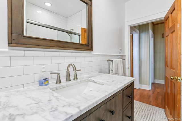 40 Hollywood Court, Rockville Centre, NY 11570