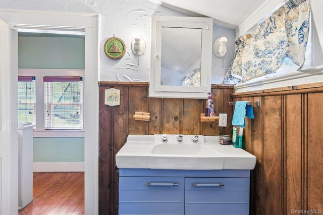 40 Hollywood Court, Rockville Centre, NY 11570