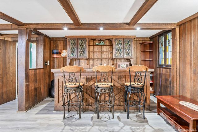 40 Hollywood Court, Rockville Centre, NY 11570