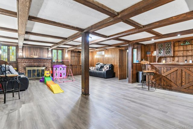 40 Hollywood Court, Rockville Centre, NY 11570