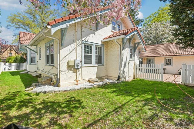 40 Hollywood Court, Rockville Centre, NY 11570