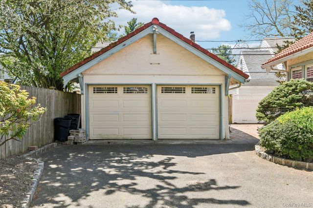 40 Hollywood Court, Rockville Centre, NY 11570