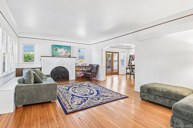 40 Hollywood Court, Rockville Centre, NY 11570