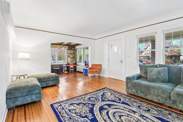 40 Hollywood Court, Rockville Centre, NY 11570