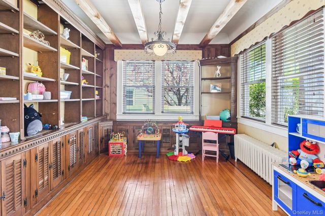 40 Hollywood Court, Rockville Centre, NY 11570