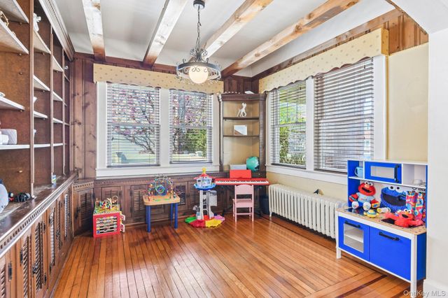 40 Hollywood Court, Rockville Centre, NY 11570