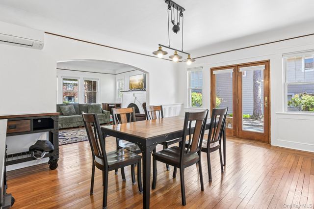 40 Hollywood Court, Rockville Centre, NY 11570