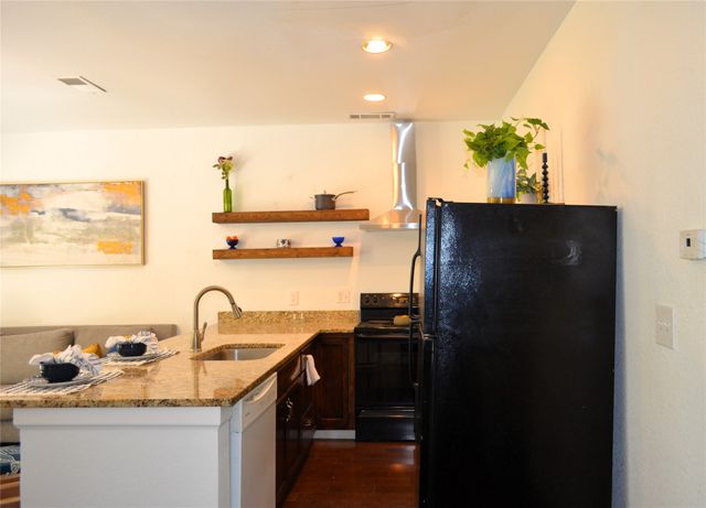 7660 Skillman Street 401, Dallas, TX 75231