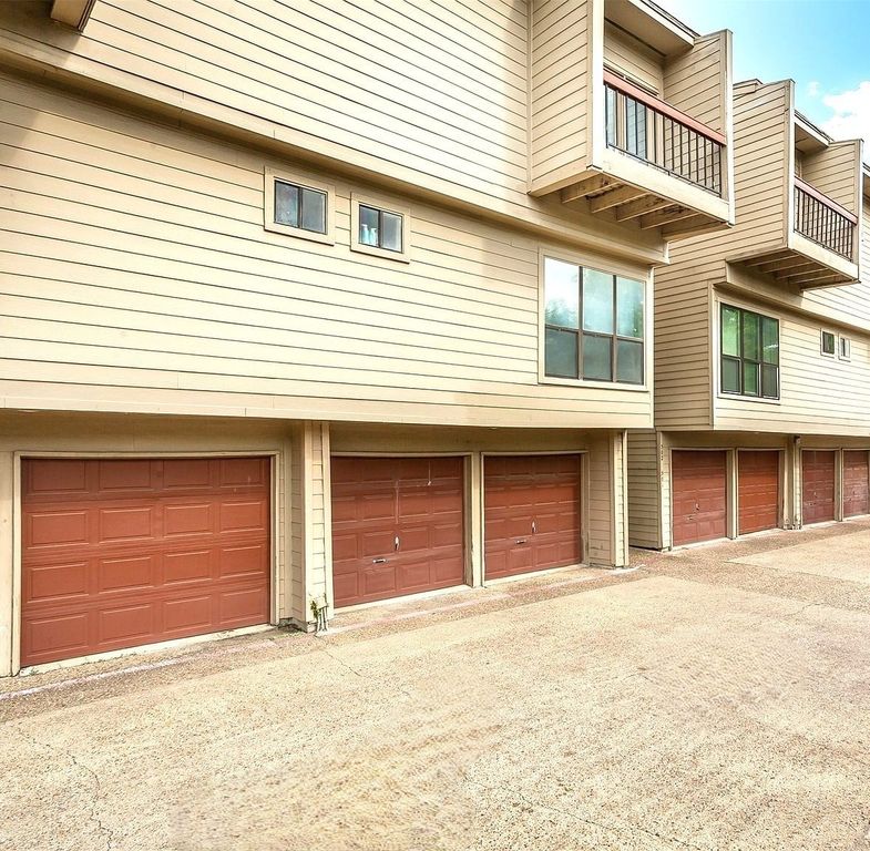 7660 Skillman Street 401, Dallas, TX 75231